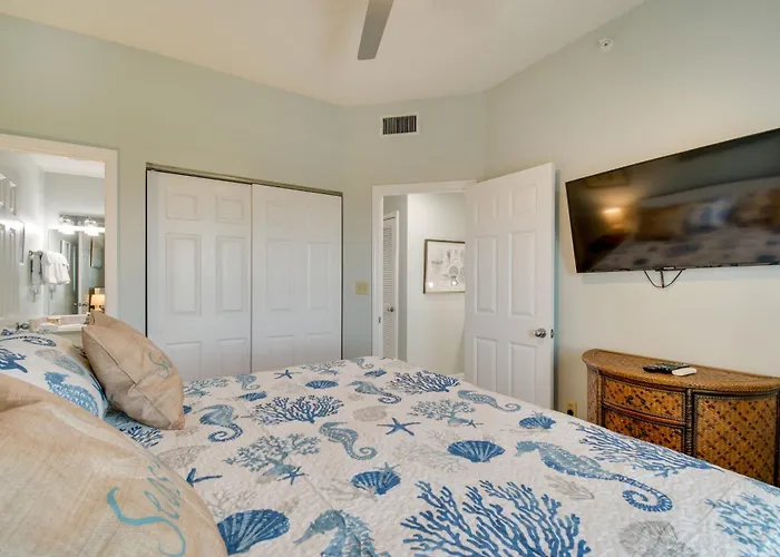 Walk To Beach: The Dunes W/ Perks!