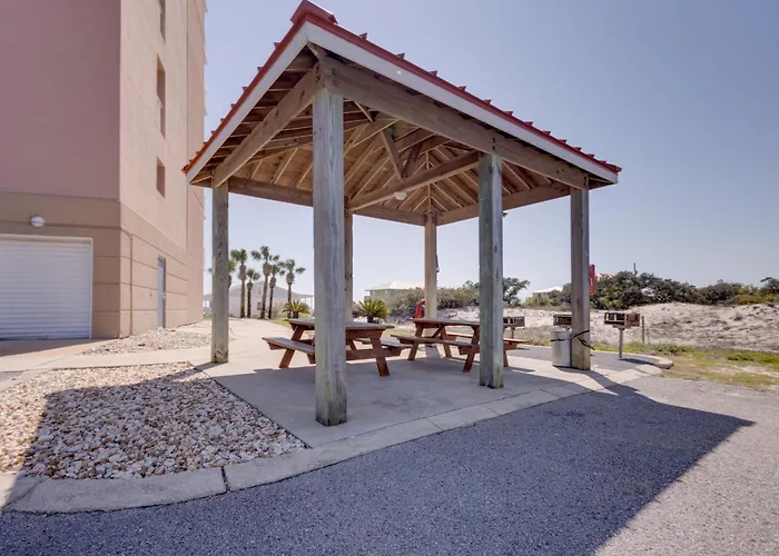 Walk To Beach: The Dunes W/ Perks! Holiday home